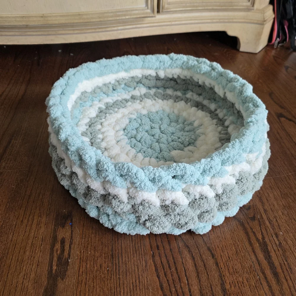 Plush Round Cat Bed in Mint, Gray & White